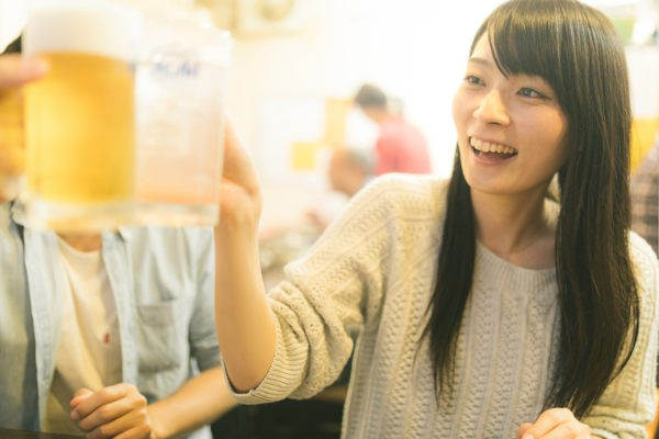 スナックの女性客